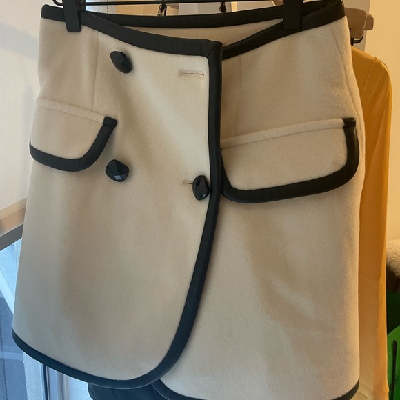 preppy white skirt - Picture 2 of 2